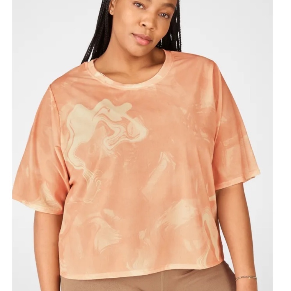 Fabletics Nayeli Cropped Mesh Lightweight Tee in Marbling Sunrise